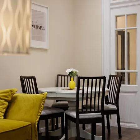 #bright And Charming 2br Family